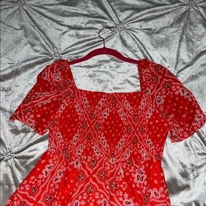 Red Hot Paisley Top With Flare Bottom. Wide Short Sleeves. ❤️